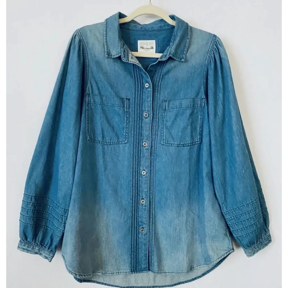 American Eagle Outfitters NWT chambray denim blouse button up pleats size S